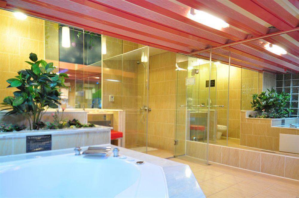 The We Hotel Taipei Dış mekan fotoğraf